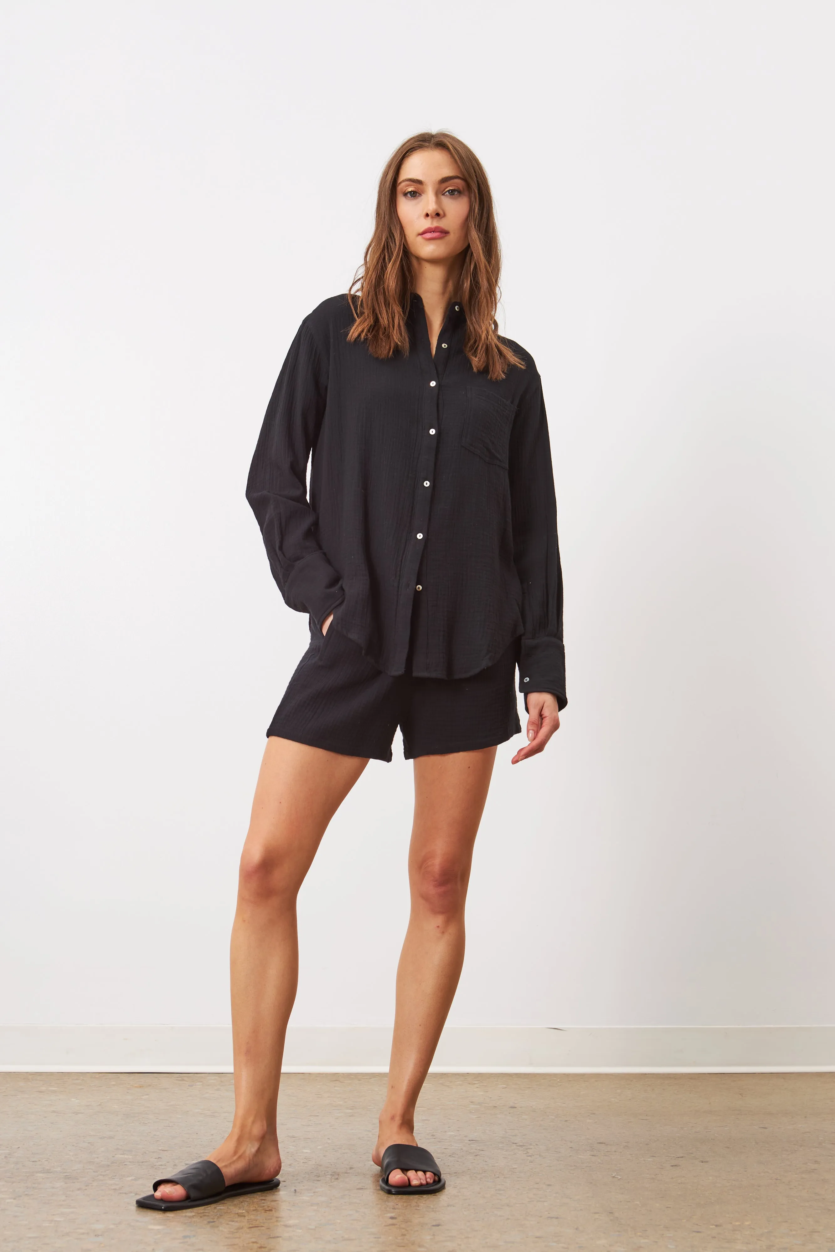 MILA SHORTS (CAVIAR) - LINE
