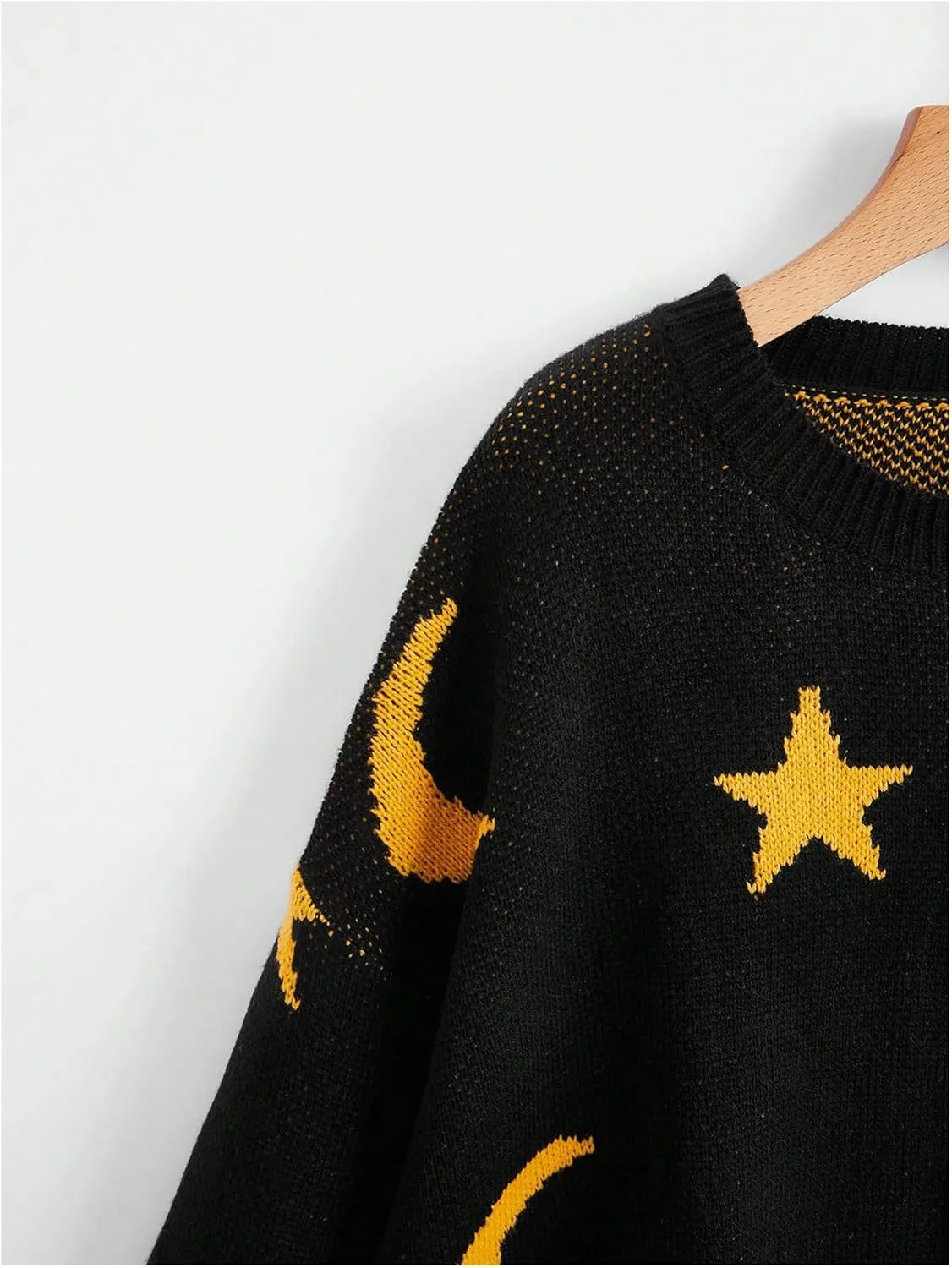 WDIRARA Women's Star Moon Print Long Sleeve Sweater Round Neck Knitted Pullovers Top